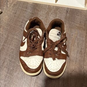 Nike woman’s Sneakers in Brown and White